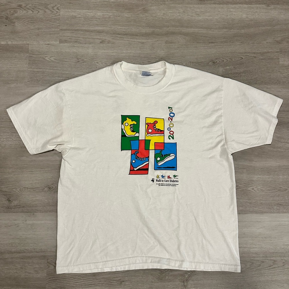 2000’s white and multicolored t-shirt